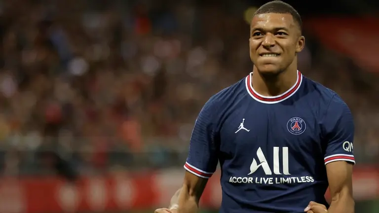 Kylian Mbappé festeja un gol con el PSG. EFE