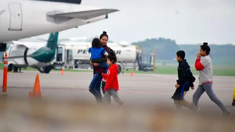 Los repatriados retornaron a la ciudad de San Pedro Sula, norte de Honduras, donde fueron recibidos en el Centro de Atención al Migrante Retornado (CAMR), según un comunicado de la Presidencia. EFE