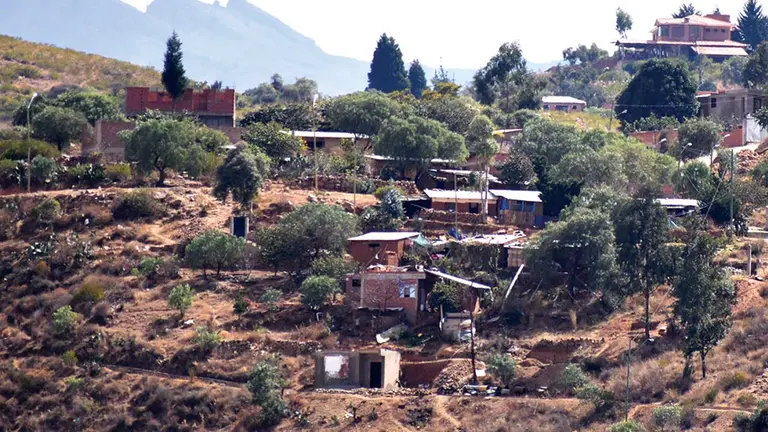 Algunas propiedades establecidas sobre el área protegida de Cochabamba. DICO SOLÍS
