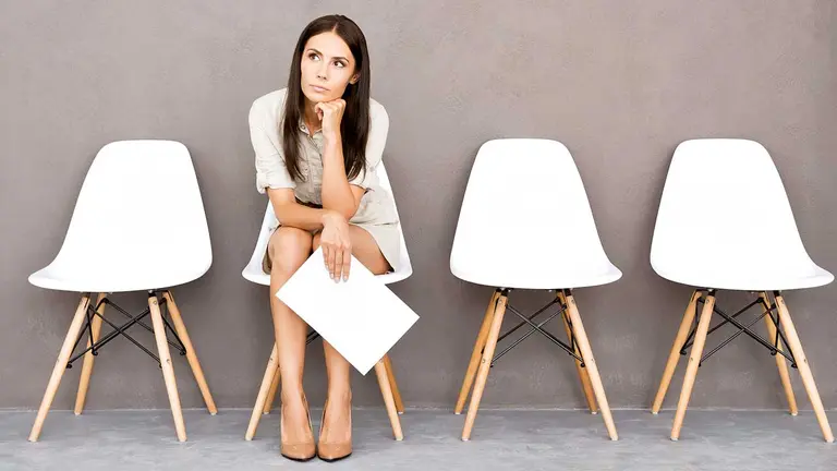 Youngism, el rechazo laboral por ser joven. POOLIA