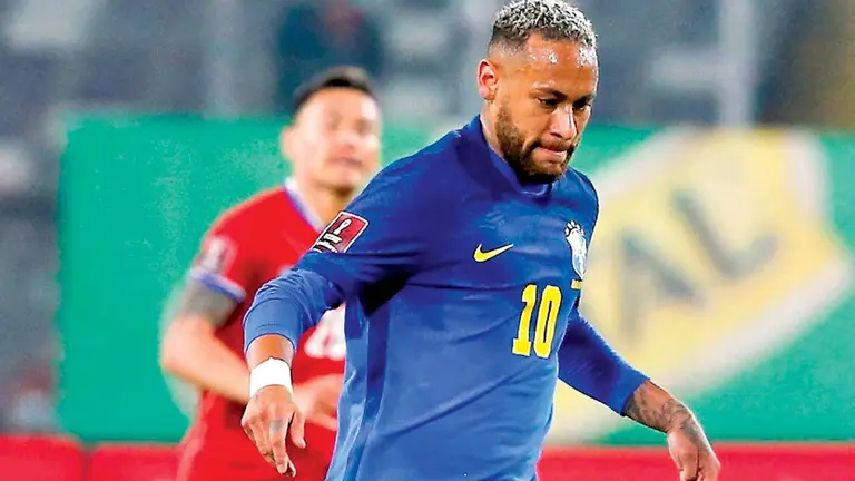 El jugador brasileño Neymar, durante el partido Brasil-Chile, el viernes. EFE
