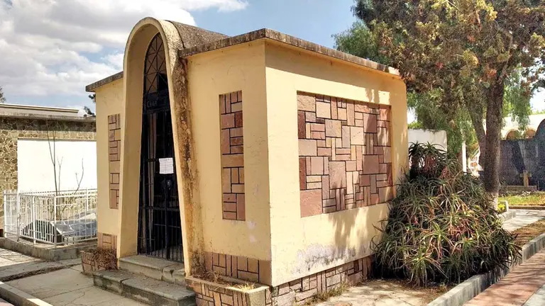 Uno de los mausoleos que permanece notificado. SUSANA COPA