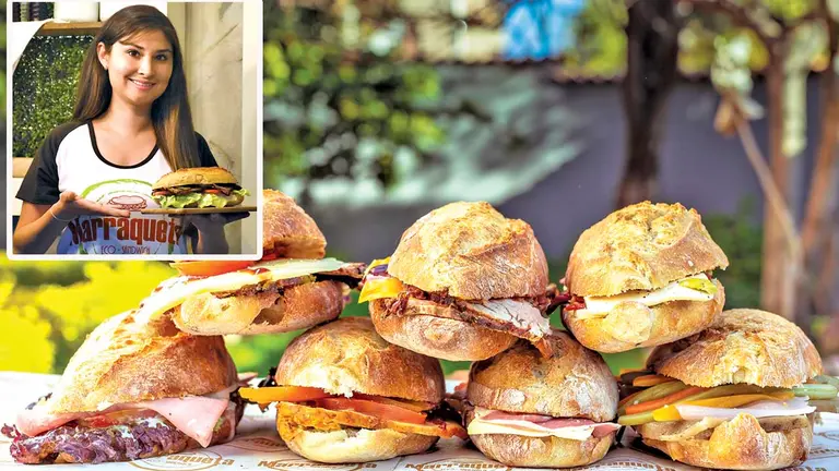 Andrea Gómez decidió crear un emprendimiento de sándwiches que fusione esta masa crujiente con acompañantes para todos los gustos. DICO SOLÍS-CORTESÍA