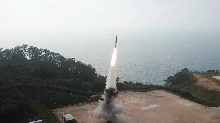 Imagen de un ensayo de misiles de Corea del Sur. ARCHIVO