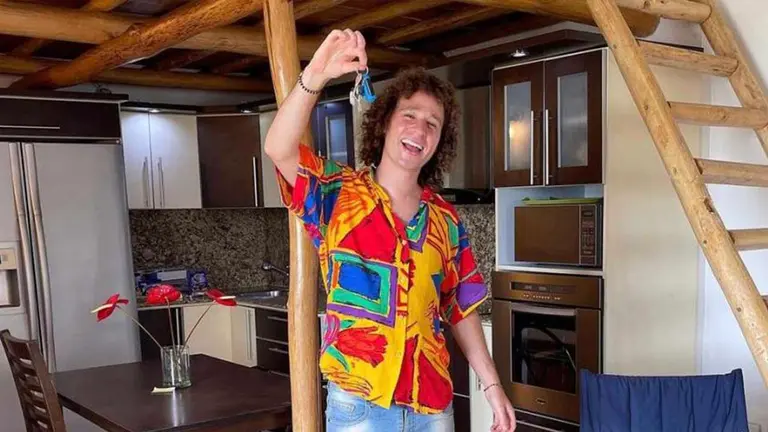 El youtuber Luisito Comunica mostrando su nueva casa en Venezuela. Captura