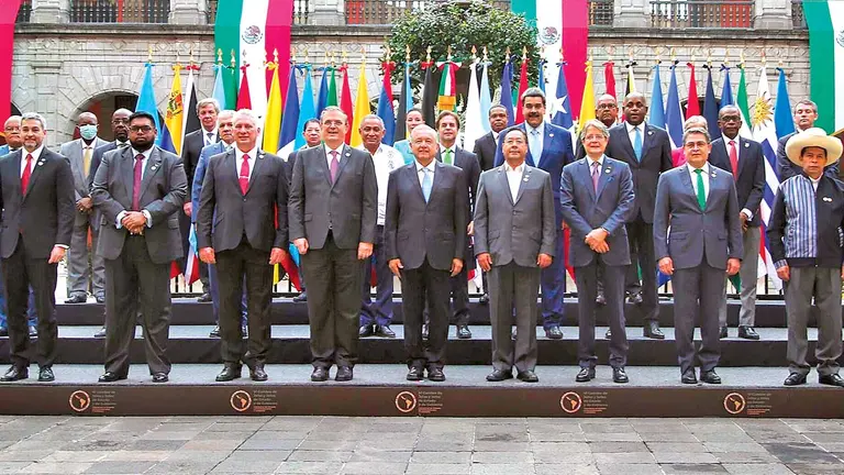 Los mandatarios asistentes  a la cumbre de la CELAC, en Ciudad de México. EFE