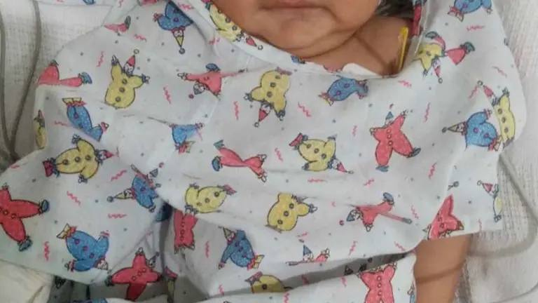 El bebé de Tania recibe atención en el Hospital Japonés de Santa Cruz. CORTESÍA