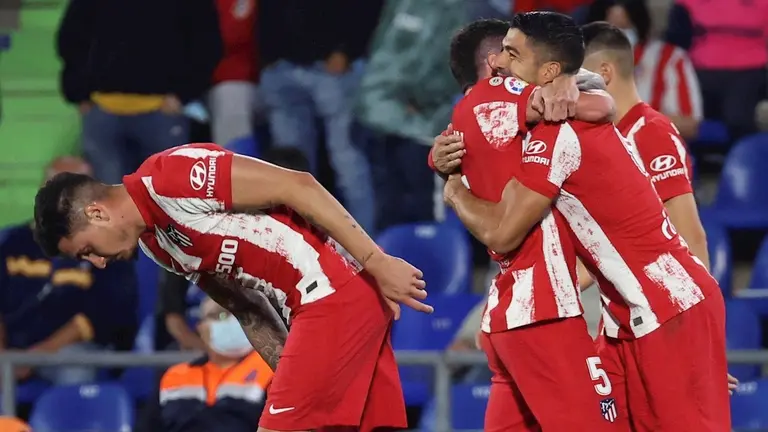Luis Suárez festeja el gol del triunfo del Atlético de Madrid sobre el Getafe. EFE