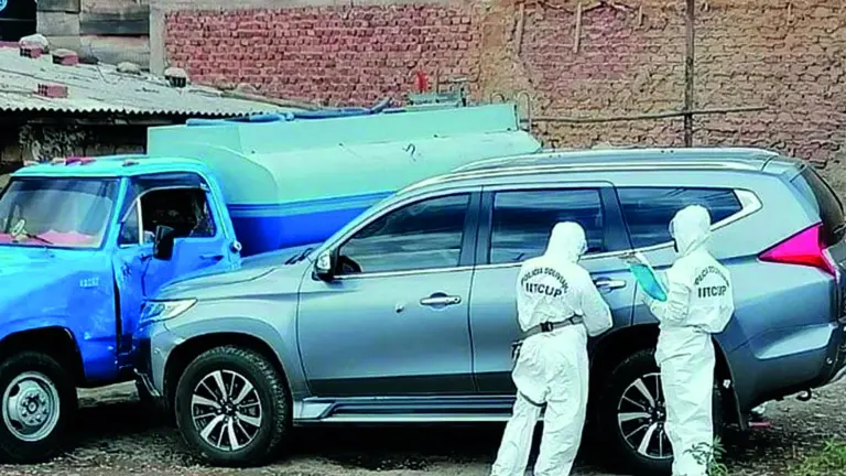 Veh&iacute;culo en el cual un hombre de 45 a&ntilde;os muri&oacute; por impacto de bala en Sacaba. UNIVALLE TV