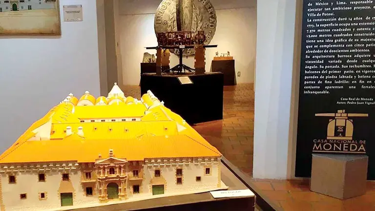 Vista de alguno de los objetos  que harán parte de la muestra de la Casa de la Moneda en el mARTadero. EFE