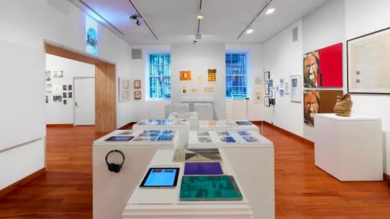 Fotografía cedida por Arturo Sánchez donde se muestran algunas de la obras participantes en la exposición %22This Must Be the Place- Latin American Artists in New York, 1965-1975%22 en la Sociedad de las Américas en Nueva York. EFE