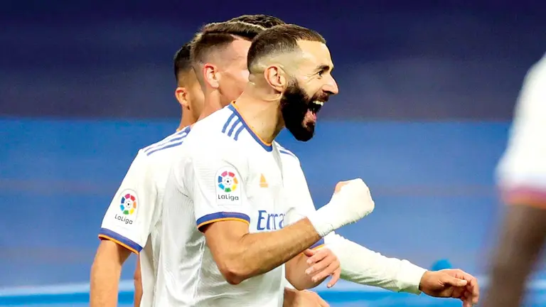 Karim Benzema celebra un gol con su equipo, el Real Madrid. EFE