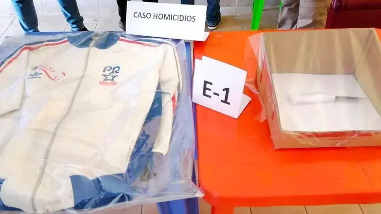 La Policía expone los elementos secuestrados como pruebas en el caso. ERBOL
