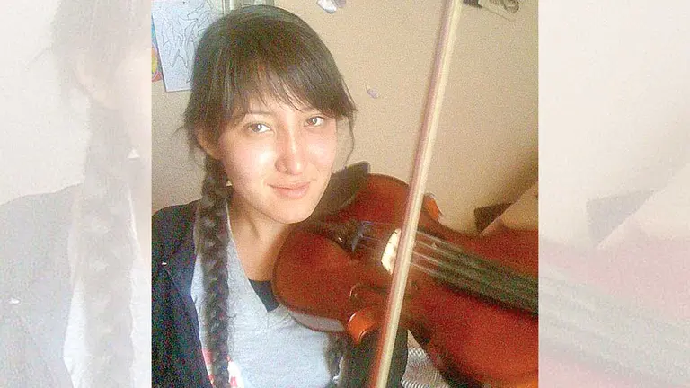 A Zarlet, la joven que desapareció en junio de 2012, le gustaba tocar el violín. CORTESÍA DE LA FAMILIA
