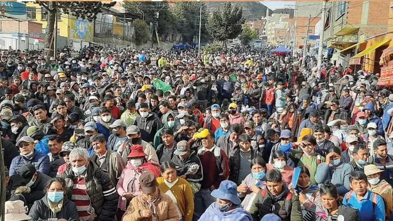 Los cocaleros yungueños, en una concentraci&oacute;n pasada. Radio FmBolivia