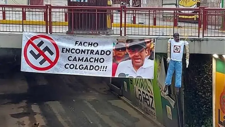Uno de los c&aacute;rteles. Foto. FB / Columna Sur publicado en ERBOL