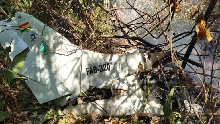 Imagen del accidente a&eacute;reo. CAMAR&Oacute;GRAFOS DE BOLIVIA