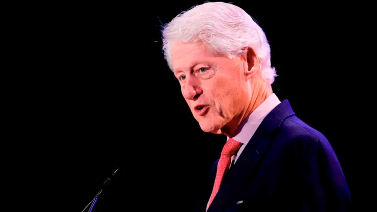 Fotografía de archivo del 18 de febrero de 2020 que muestra al expresidente estadounidense Bill Clinton durante un evento de la Clinton Fundation en San Juan (Puerto Rico). EFE