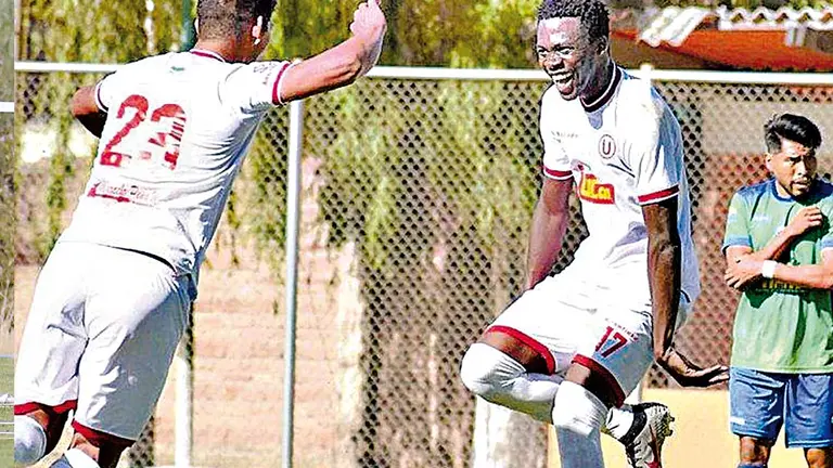 Jugadores de la U de Vinto celebran una conquista. AMÍLCAR EQUISE PEÑA