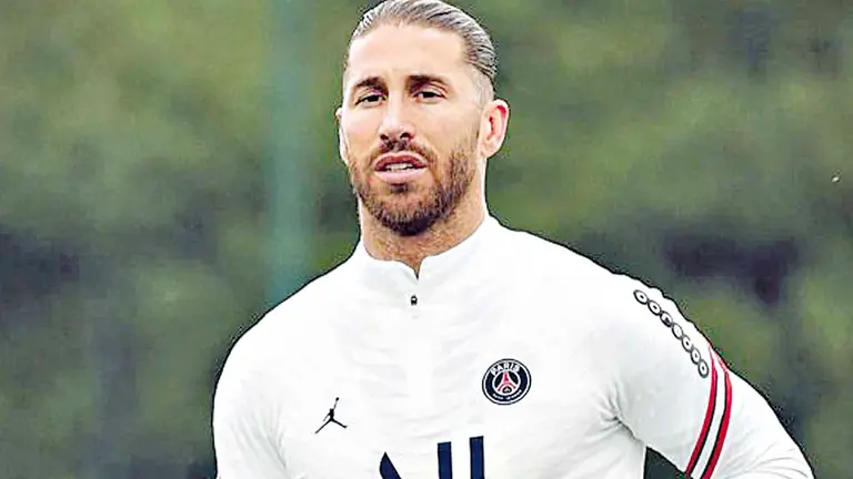 El futbolista Sergio Ramos, durante una práctica con el PSG. EFE