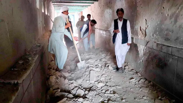 El grupo yihadista Estado Islámico (EI) reivindicó hoy la autoría del atentado contra la minoría chií durante las oraciones del viernes en una mezquita en la ciudad de Kandahar, en el sur de Afganistán, que causó al menos 40 muertos. EFE