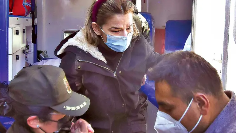 El traslado de la expresidenta Jeanine Áñez de la cárcel al hospital. ARCHIVO
