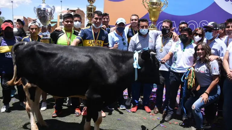 Mundo joven, campe&oacute;n del torneo Interligas y gana un toro. DICO SOL&Iacute;S