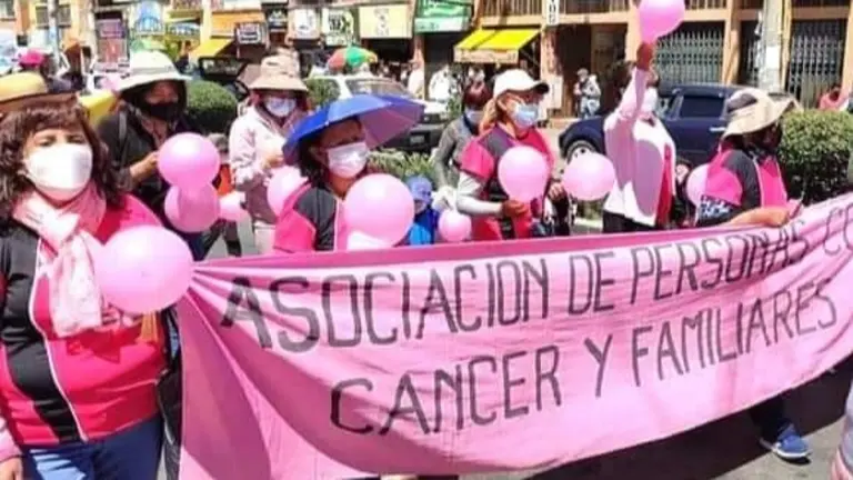 Un grupo de familiares de personas con cancer se movilizan con el objetivo de llamar a la reflexi&oacute;n.