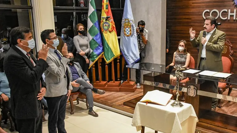Acto de posesi&oacute;n de los secretarios de Gobernabilidad y Planificaci&oacute;n de la Alcald&iacute;a de Cochabamba. Foto: DICO SOLIZ.
