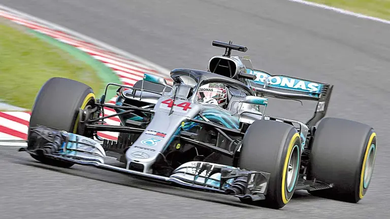 El monoplaza de Lewis Hamilton en una carrera. EFE