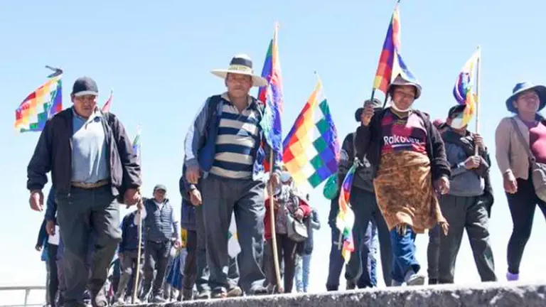 Marchistas que demandan justicia por masacres de 2019 parten de Ayo Ayo y alistan pliego petitorio. OX&Iacute;GENO