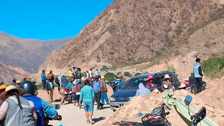 Comunarios de Sicaya y Capinota se enfrentan por agua de riego, reportan heridos. RADIO UNO BOLIVIA