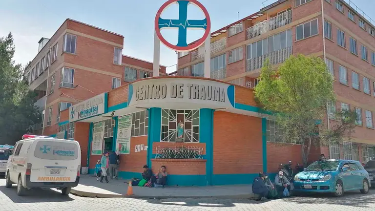 El centro m&eacute;dico donde fue internado el afectado. Foto: ERBOL.