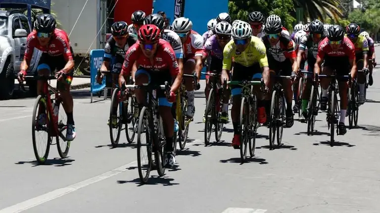 Una imagen de la Vuelta a Cochabamba de ciclismo