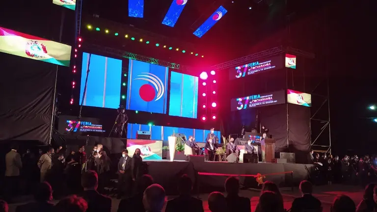 Una vista general del escenario de la inauguraci&oacute;n de la 37 feria Internacional de Cochabamba. (Dico Sol&iacute;s)