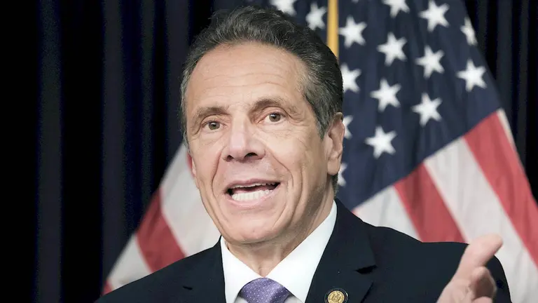 Fotografía de archivo fechada el 5 de mayo de 2021 que muestra al entonces gobernador de Nueva York, Andrew Cuomo, durante una rueda de prensa en Nueva York (EEUU). EFE