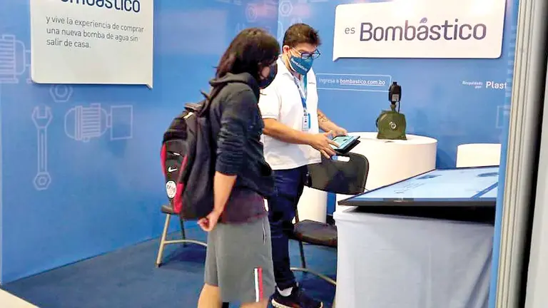 Estand de Bombástico en Feicobol, para asesoría en servicio online. BOMBÁSTICO