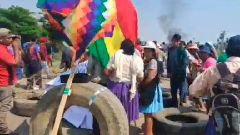 Sectores sociales en la zona de San Juli&aacute;n realizan un bloqueo. Captura de video Radio Comunitaria