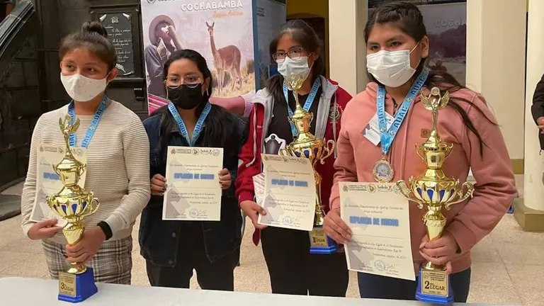 Las cuatro clasificadas al Sudamericano de Ajedrez: Ticona, Beltrán, Álvarez y Kilibarda. FBA