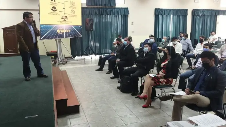El conversatorio en la SIB departamental de Cochabamba, este s&aacute;bado. AETN