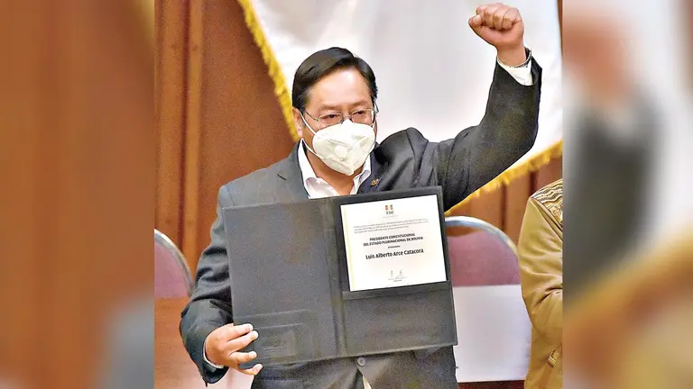 Luis Arce en la entrega de su credencial como Presidente del Estado Plurinacional de Bolivia.           APG