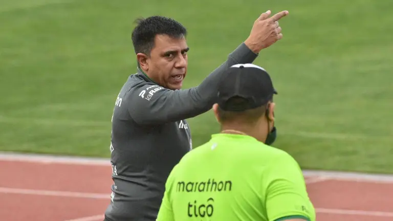 César Farías, durante una práctica de la Selección Nacional. APG