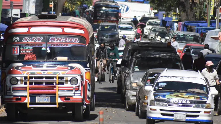 Parte del parque automotor en la ciudad de Cochabamba. OPINI&Oacute;N