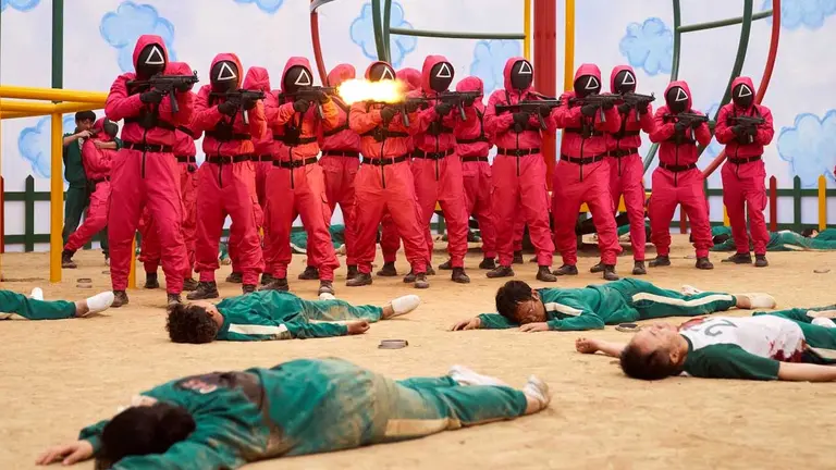 Fotograf&iacute;a de archivo cedida por Netflix de una escena del tercer episodio de la primera temporada de la serie surcoreana "Squid Game" (El Juego del Calamar). EFE