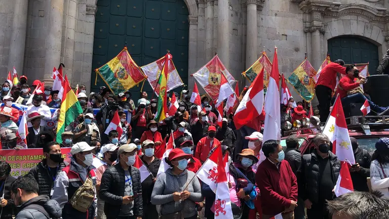 Concentraci&oacute;n del cabildo en plaza 10 de Noviembre en Potos&iacute;. ERBOL