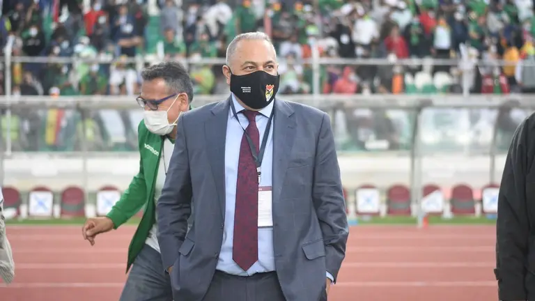 El presidente de la Federación Boliviana de Fútbol (FBF), Fernando Costa, durante un partido de la Verde. FBF
