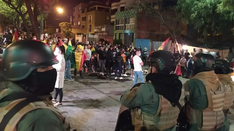 Decenas de personas protestan en la avenida Circunvalaci&oacute;n en el norte de la ciudad. Dico Solis