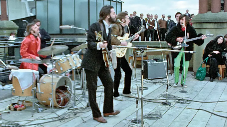 Ringo Starr, Paul McCartney, John Lennon, y George Harrison durante una escena del documental. EFE