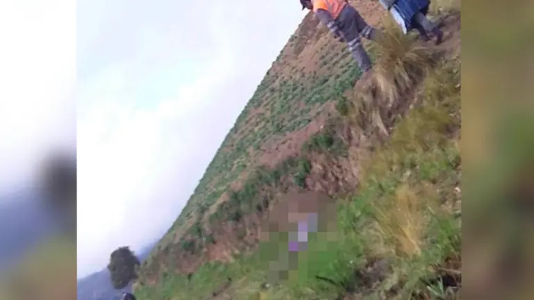 Pobladores encuentran los cuerpos sin vida a orillas de la laguna de Corani, Colomi. REDES SOCIALES