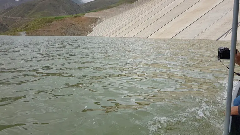 La represa de Misicuni, con agua que debe beneficiar al Eje Metropolitano. OPINIÓN